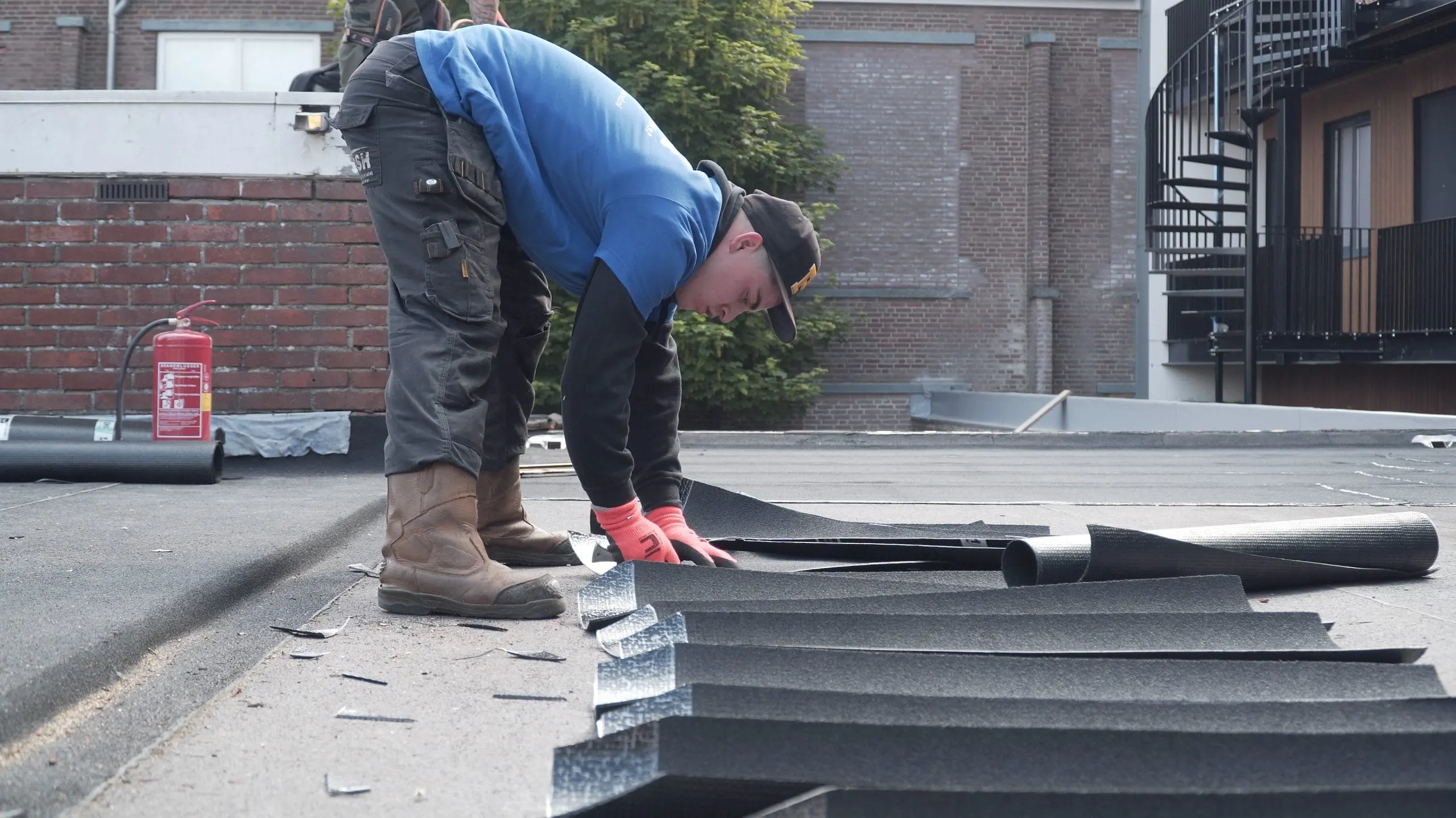 Dakgoot onderhoud: wanneer schoonmaken en wanneer vervangen?